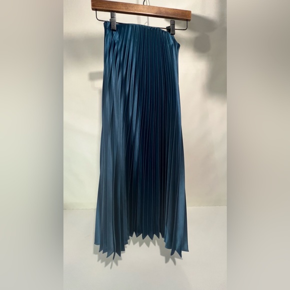 (NEW) Zara Pleated Accordion Skirt in Metallic Blue/Teal (Size XS) - Picture 4 of 7